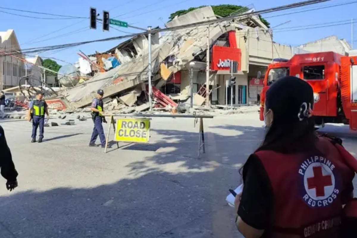Suasana kepanikan warga ketika gempa terjadi di Mindanao, Filipina Selatan